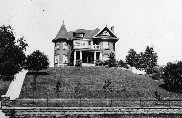 Chung Collection Photography - the Court Street Ridge - The private residences of Mr. Crooks at Port Arthur, Ontario - Vanished from the Ridge