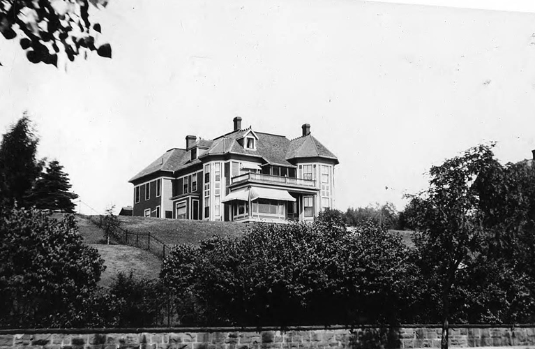 Chung Collection Photography - the Court Street Ridge - The private residences of Mr. Crooks at Port Arthur, Ontario - Vanished from the Ridge